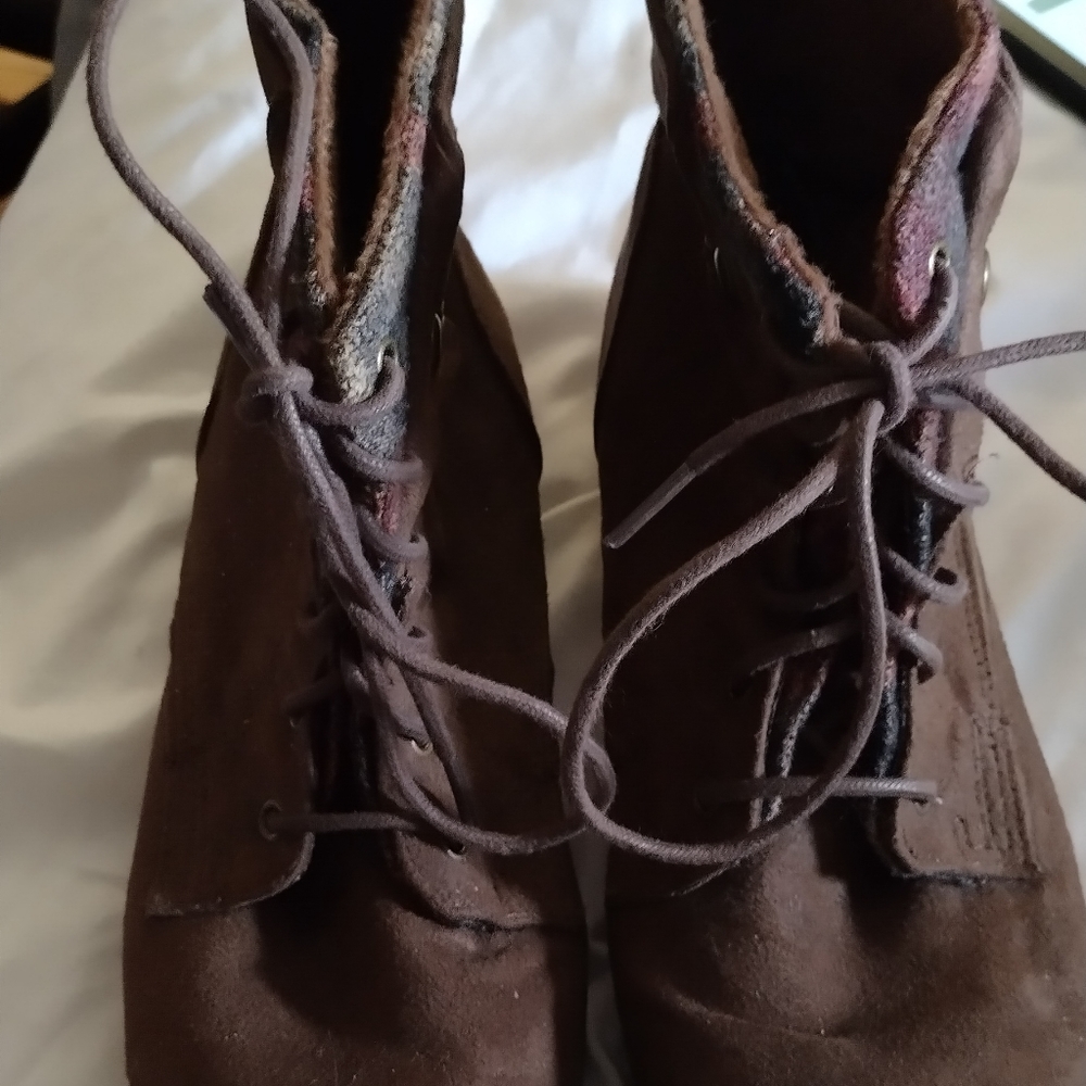 Boots - Picture 2 of 3